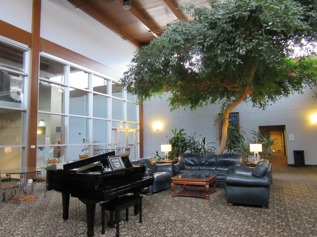 Atrium Hotel & Conference Center ฮัทชินสัน ภายนอก รูปภาพ